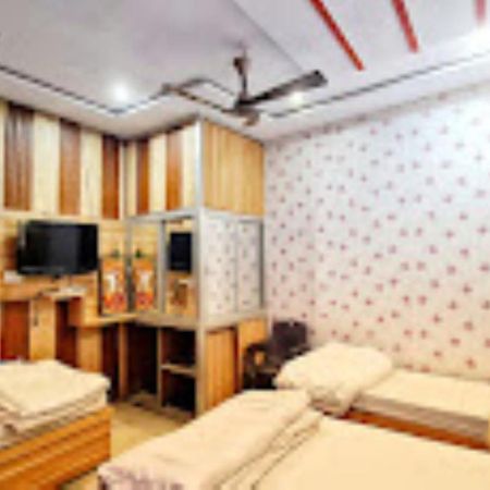 Hotel Mahabir Inn Матура Екстериор снимка