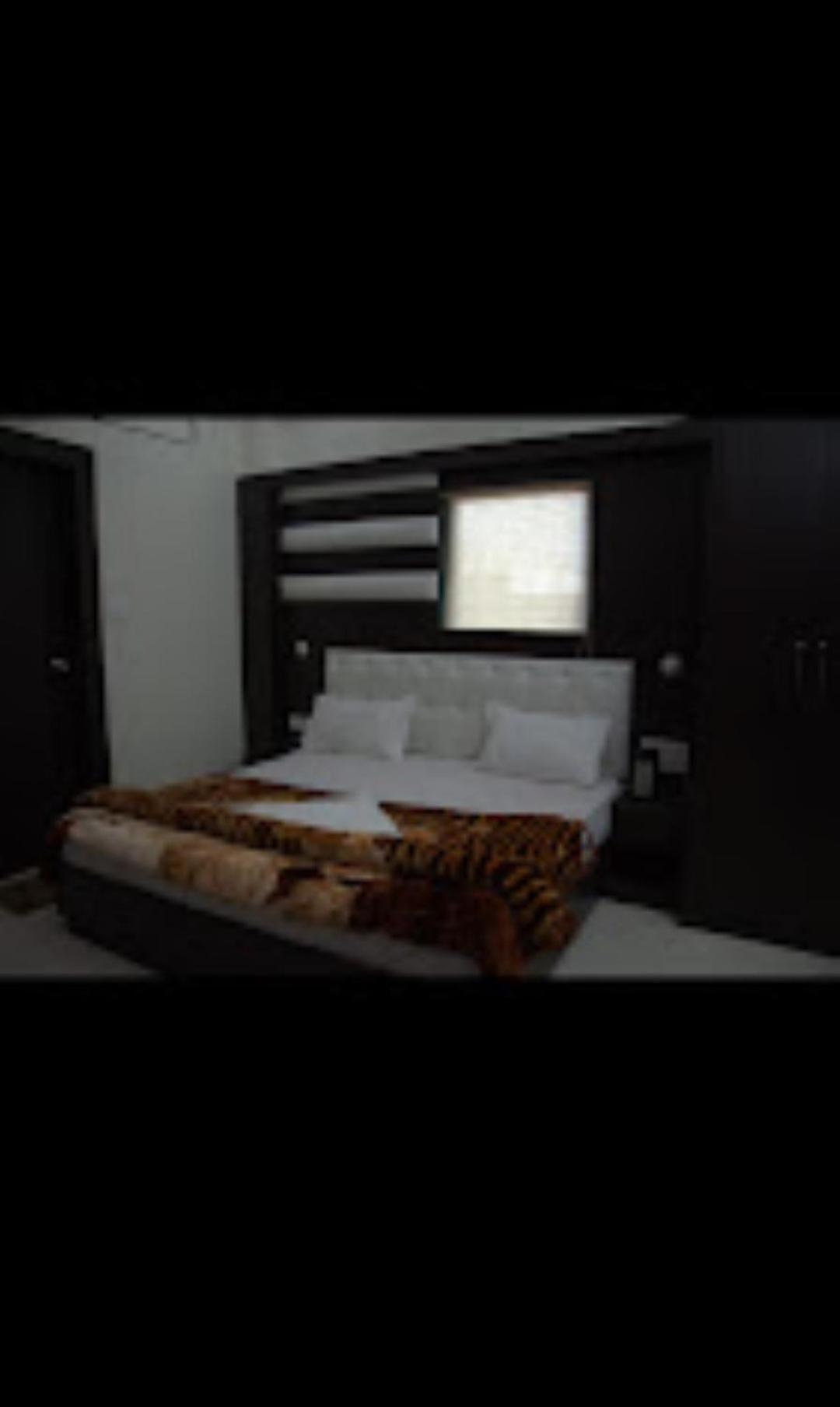 Hotel Mahabir Inn Матура Екстериор снимка
