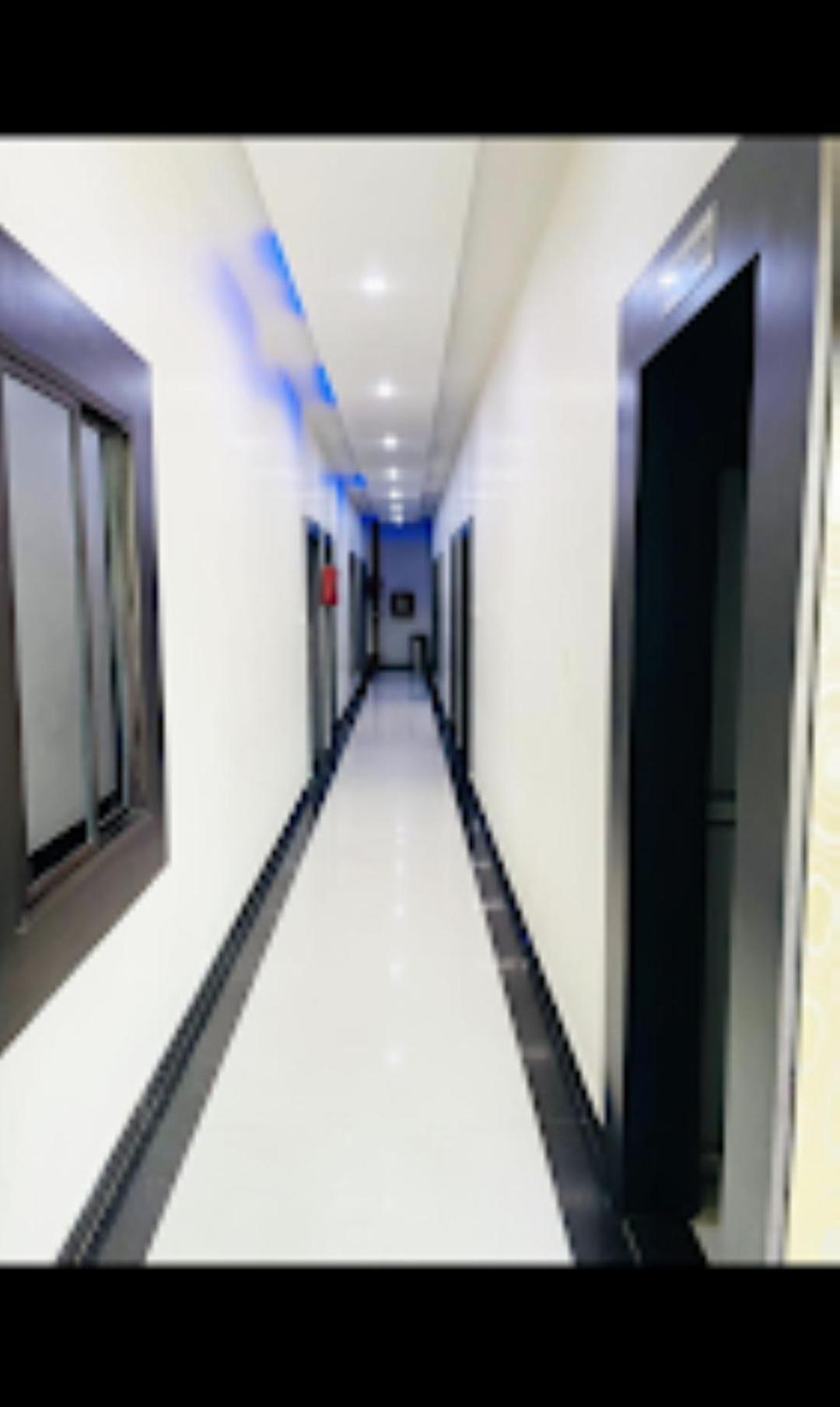 Hotel Mahabir Inn Матура Екстериор снимка