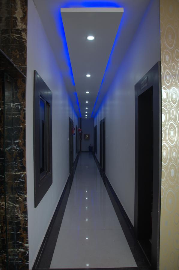 Hotel Mahabir Inn Матура Екстериор снимка