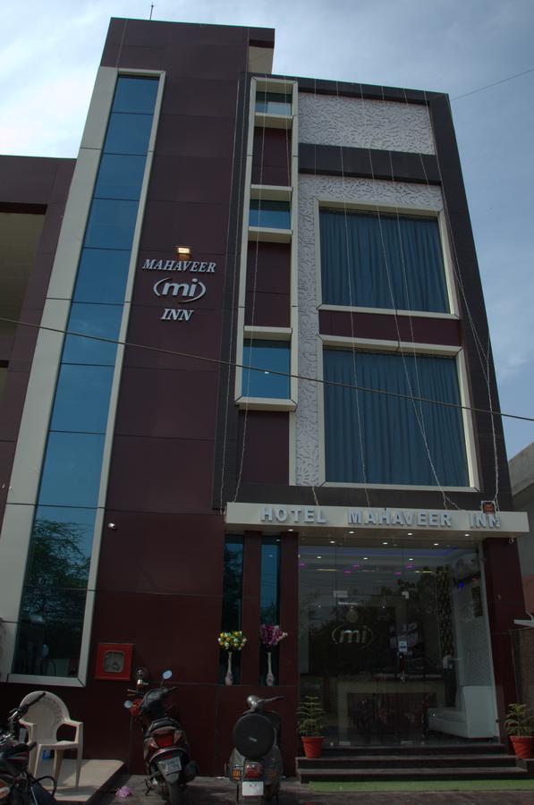 Hotel Mahabir Inn Матура Екстериор снимка