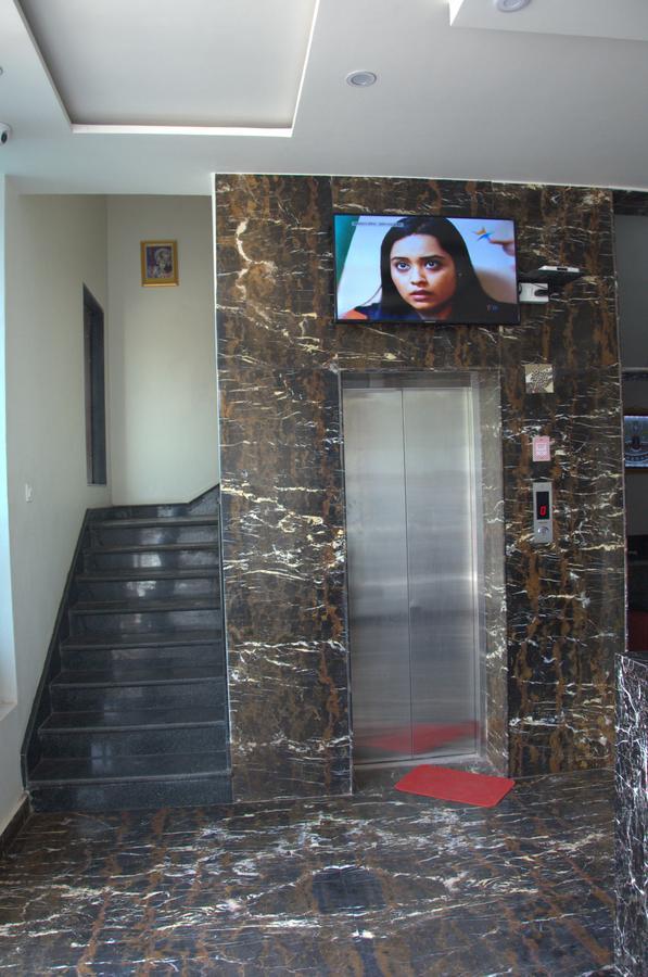 Hotel Mahabir Inn Матура Екстериор снимка